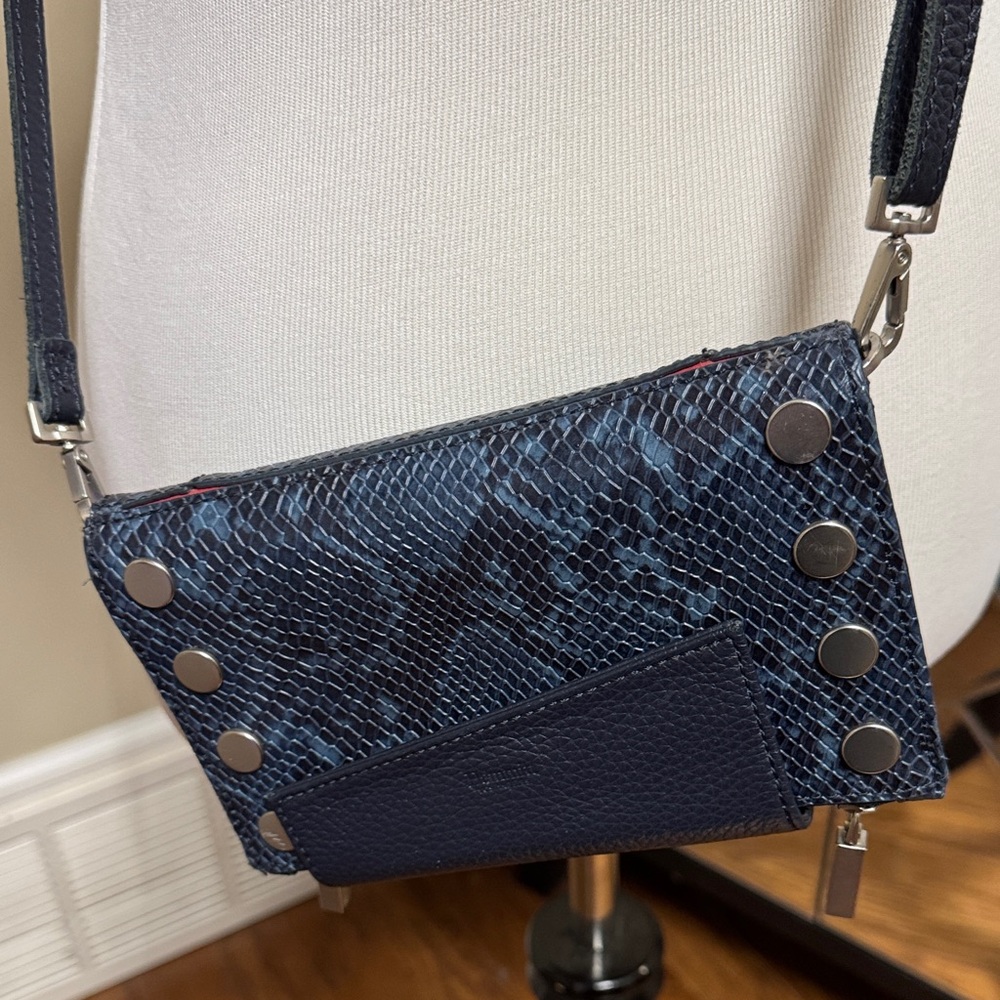 Hammitt Levy Soft Leather Navy/Black Crossbody /Wallet/ Clutch pre-owned - Picture 2 of 10